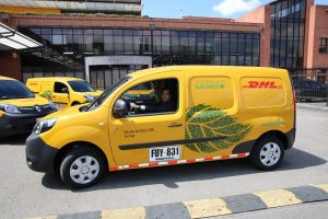 DHL Express renueva su flota en Colombia con cinco vehículos 100% eléctricos