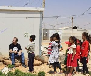 Juan Valdivia y Global Humanitaria impulsan un aula de musicoterapia para los niños refugiados sirios